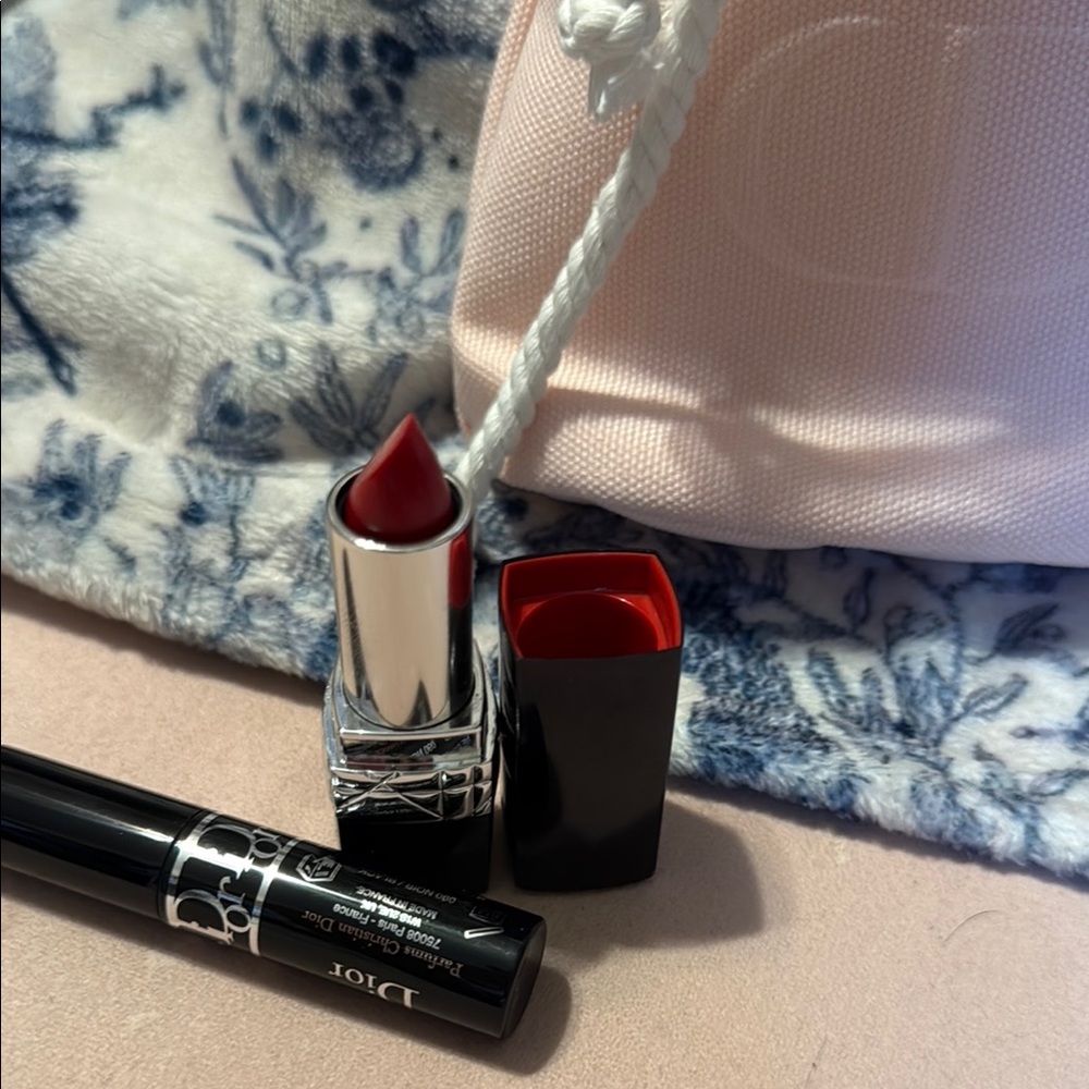 Dior bundle, 000 ROUGE, MASCARA & pink DUSTY CD BUCKET BAG BUNDLE - Picture 2 of 5